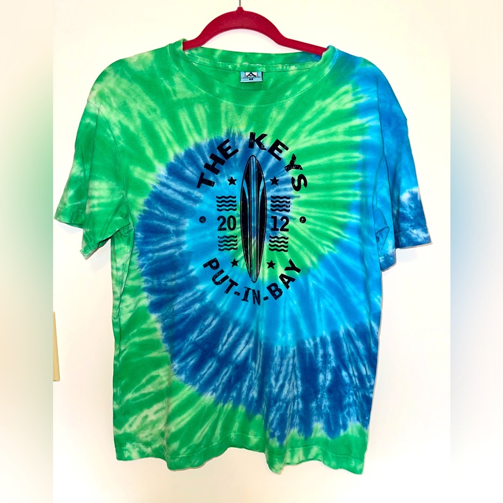 Women’s tie-dye graphic tee